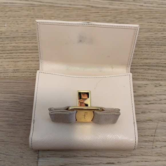 Salvatore Ferragamo Cream Wallet with Gold Buckle - Picture 8 of 15